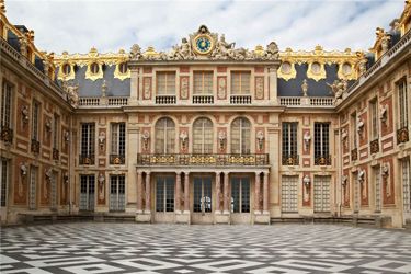 Фасадный декор Версаля в Париже