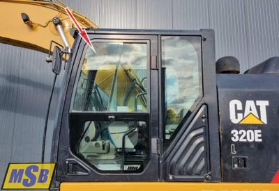 Стекло дверное на Cat 320DL, Cat 324DL, Cat 325DL, Cat 329DL, Cat 336DL, Cat 320EL, Cat 324EL, Cat 3