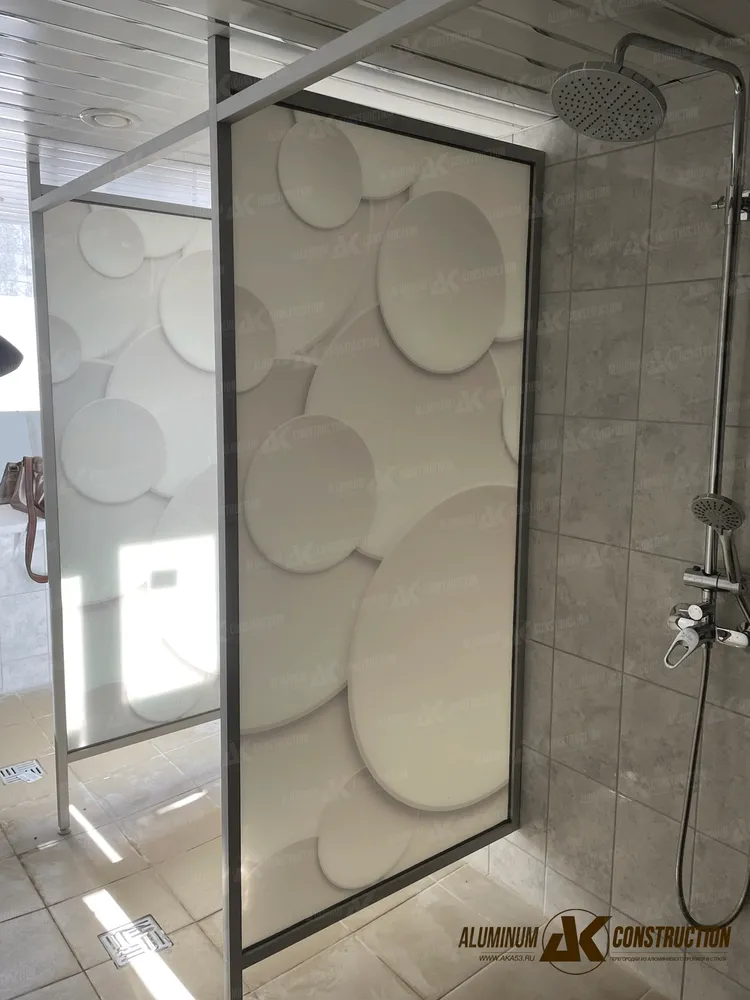 Великий Новгород, НПО Акрон, душевая перегородка из каленое стекла 4 мм с УФ печатью. Профиль алюминиевый анодированный
 Сделано для работников НПО Акрон