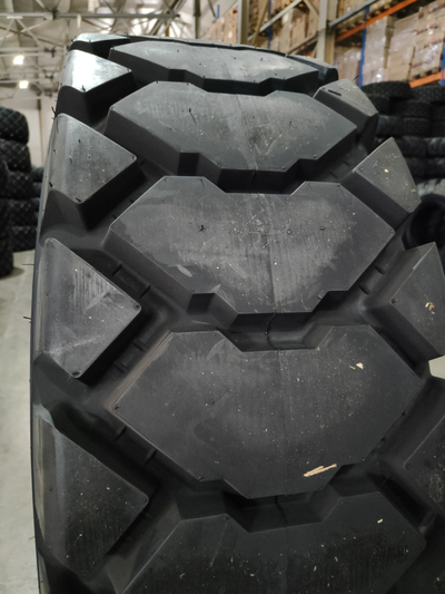 шина 16.9-24 QH608 SUPERGUIDER на экскаватор-погрузчик