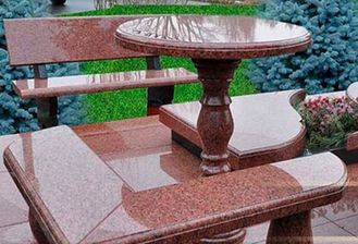 Комплект из круглого столика и угловой скамейки на кладбище