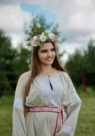 plate-v-slavanskom-stile-makos-svetlaya-3