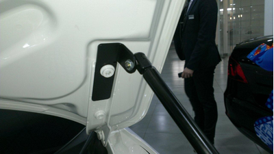 Амортизаторы (упоры) капота для Skoda Yeti (2009-н.в.) 1 амортизатор