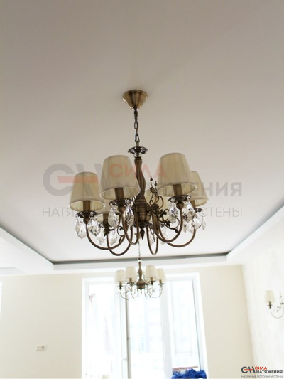 Гостиная тканевый потолок 20м2 с нишей для подсветки