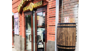 Муляж полубочки для оформления входной группы чешской пивной &quot;moravsky vrabec&quot;. г. Челябинск