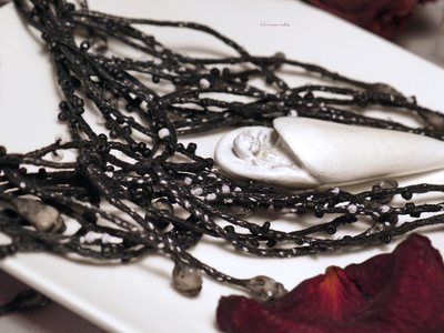 Коллекционное колье из фарфора "Сказочный сон принцессы Северного моря"