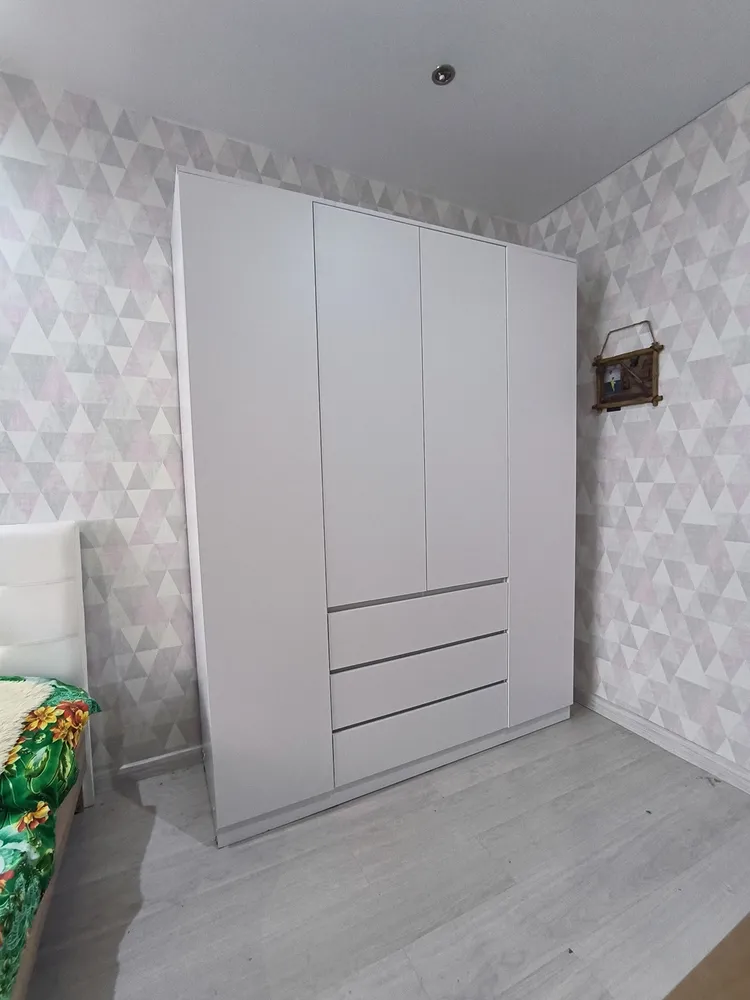 Сборка четырех створчатого шкафа