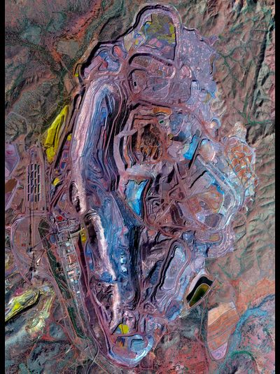 Картина обогреватель, спутниковое фото железного рудника Маунт Волбэк