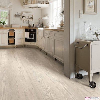 Дизайнерский пол Disano Classic Aqua Пиния Нордика 543737 в интерьере кухни