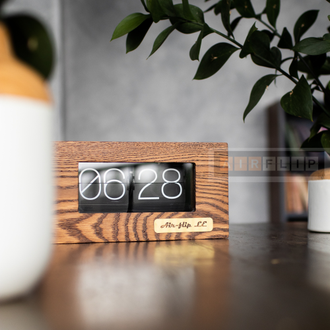 Flip Clock в деревянном корпусе