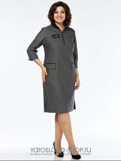 Повседневное платье прямого силуэта в серых тонах
