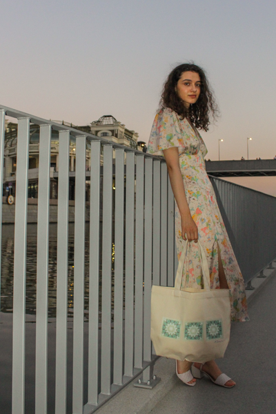 Эко-шоппер с принтом "Подснежник" из светлой саржи