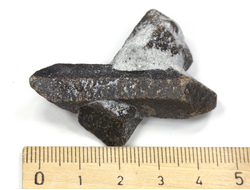 Ставролит, сросток кристаллов "косой крест", Россия, Кольский п-ов (45*30*18 мм, 36 г) №26081