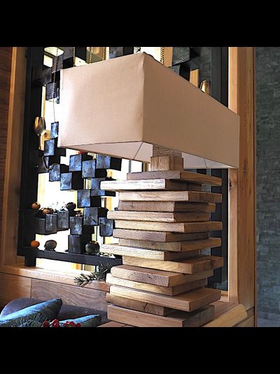 Лампа настольная из дуба