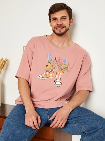 МУЖСКАЯ ФУТБОЛКА РОЗОВЫЙ "ЦВЕТОЧНЫЕ КЕДЫ"