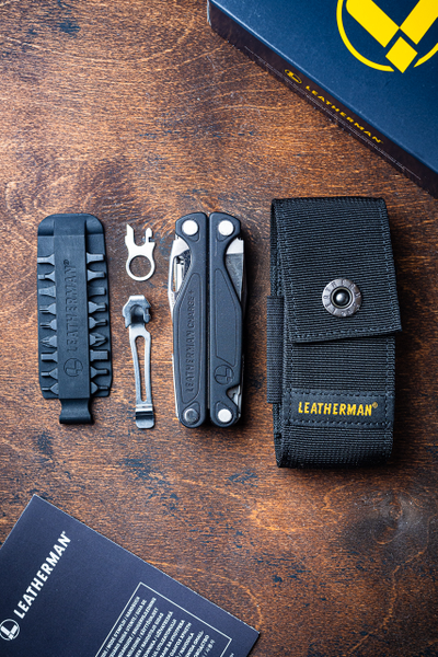 Leatherman Charge + с чехлом на кнопке, клипсой и битами