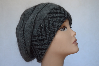 vyazanyy-seryy-beret-dlya-zhenshchin-zima-kupit