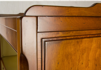 Библиотека открытая, низкая.