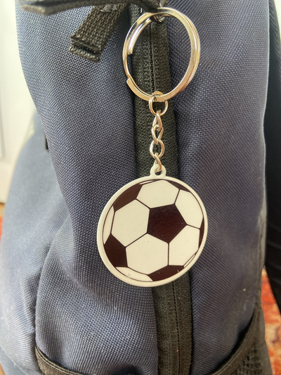 БРЕЛОК "МЯЧ ФУТБОЛ" (МЕТАЛЛИЧЕСКИЙ ПЛОСКИЙ ДВУСТОРОННИЙ)