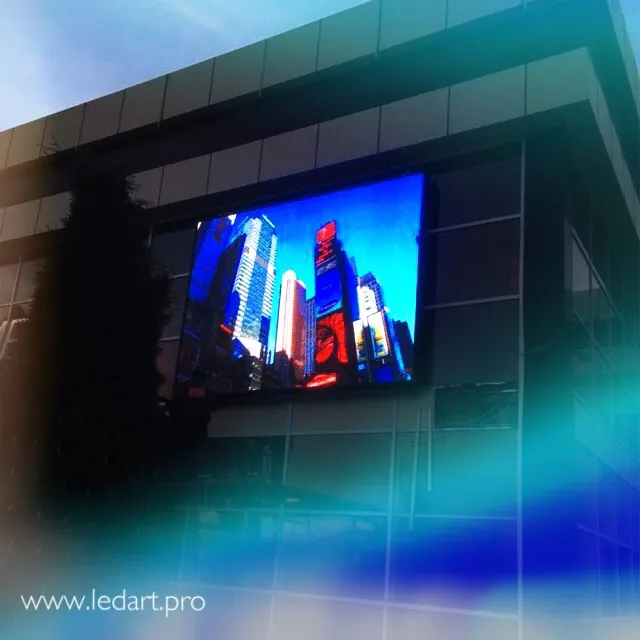 Светодиодный экран с шагом пикселя Р10, размер 295х391 см