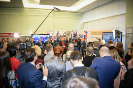Открытие выставки  фотографий в Государственной думе. Москва
