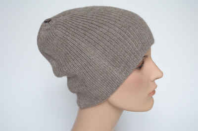 Шапка из альпака и шелка бежевая фото