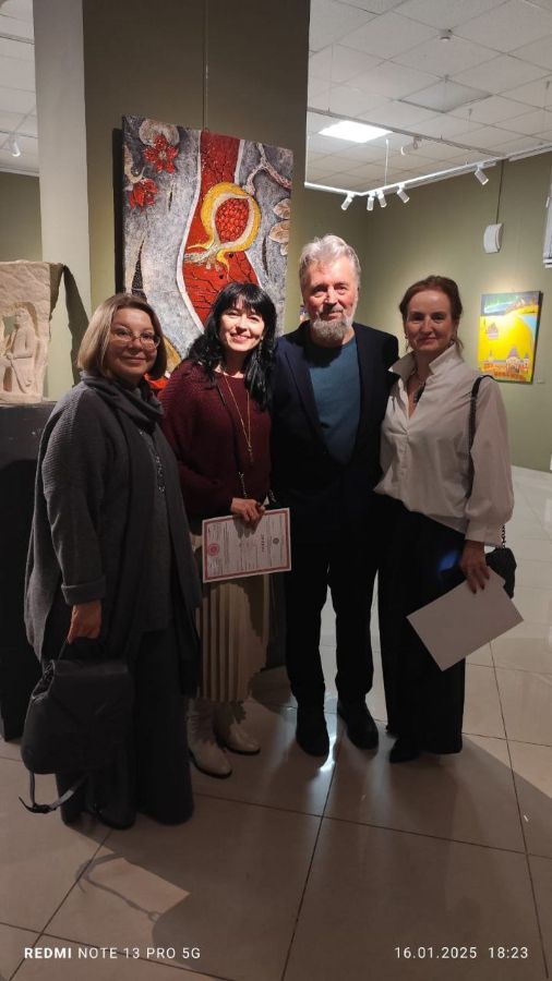 На фото с коллегами: автором проекта Леонидом Феодором, Евгенией Домаревой и Ларисой Ивановой