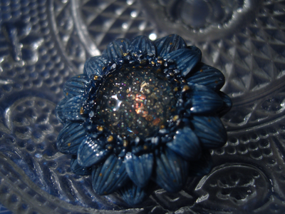 "Каллистефус Галактика", мини брошь с космическим цветком