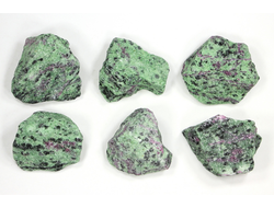 Корунд красный в цоизите, необработанный в ассортименте (светится в УФ), Танзания (35-40 мм, 27-35 г) №27948