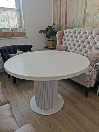 Стол обеденный на белом металлическом основании, столешница массив бука под белой эмалью d = 120 см