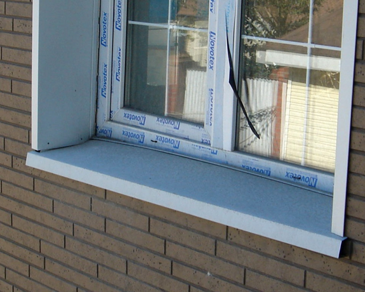 Металла пластиковые окна. Металлические оконные откосы 7024. МЕТАЛЛПРОФИЛЬ для откосов на окна. Откосы металлические 1200*2100*60. Отливы откосы для окон.