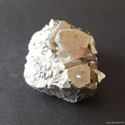 Пирит. Сросток октаэдрических кристаллов. Перу. 40*30*24 мм