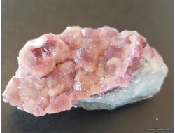 Co-кальцит на породе. Марокко. 60*29*26мм