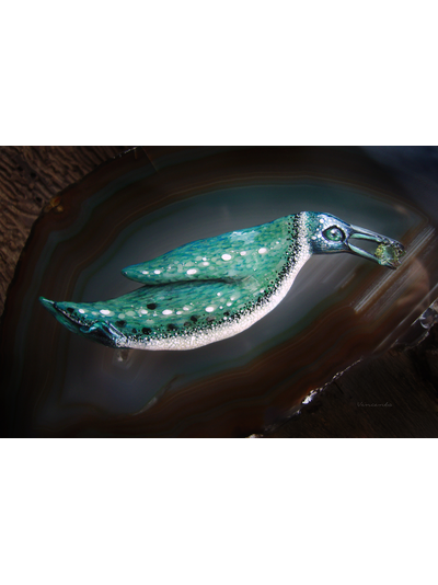 Брошь с изумрудом &quot;Заполярный пингвин Альраи, ледяная птица&quot;