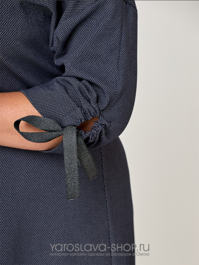 Трикотажное платье свободного кроя серого цвета