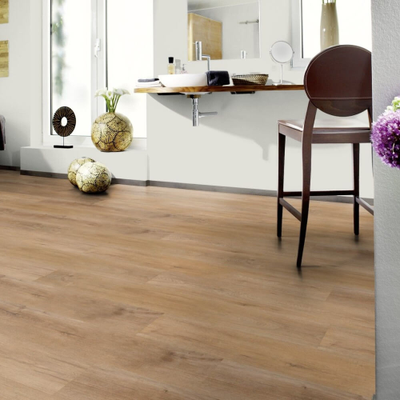 Виниловый пол Wineo 600 Wood WarmPlace DB184W6 в интерьере ванной
