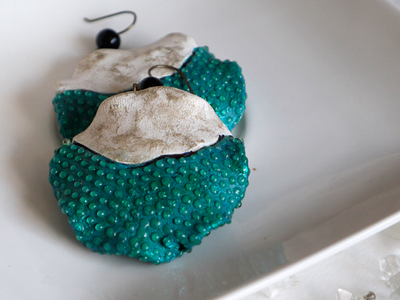 Круглые большие серьги с каплями "Сказки братьев Гримм"