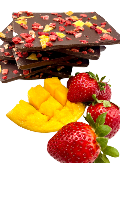 Молочный шоколад манго-клубника