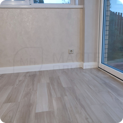 Плинтус ХДФ Dollken Cubu Hamburg Style 100мм Х 2,5 м 5012 Белый в интерьере 12