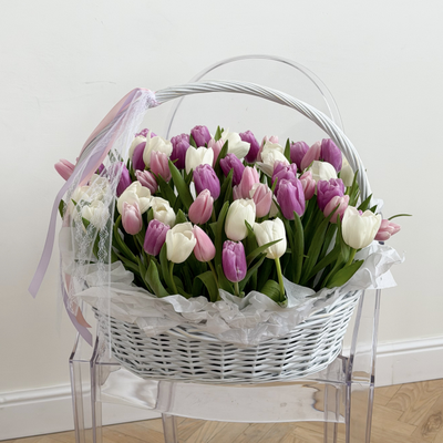 Корзина из 55 тюльпанов