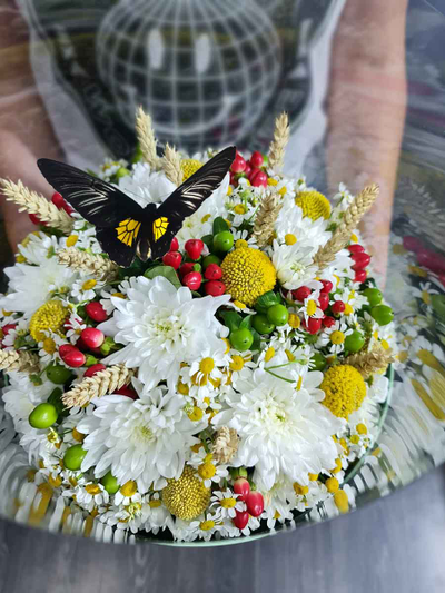 Букет с бабочкой " Летний луг" №101