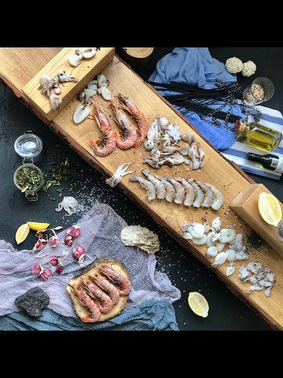 Доска для подачи закусок из дуба с корой