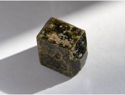 Вилуит, кристалл, Якутия (17*13*13 мм, 8 г) №18714