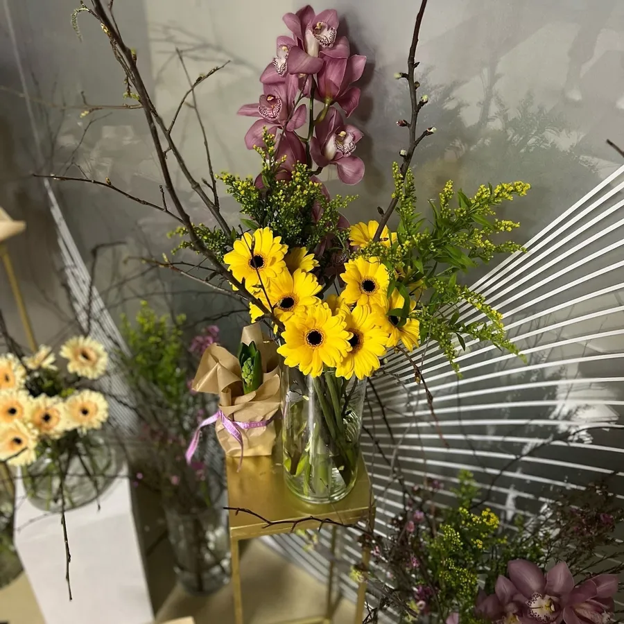 Оформление коридоров к 8 марта в тц