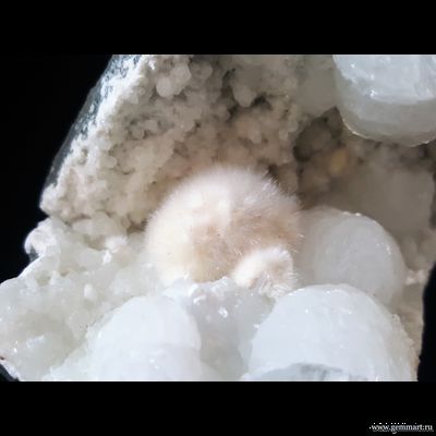 Друза окенит,  Пренит в застывшей базальтовой лаве. 103*85*76мм (модификация 1)