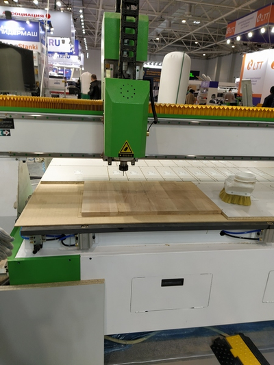 Фрезерно-гравировальный станок с ЧПУ WoodTec CH 2030 N