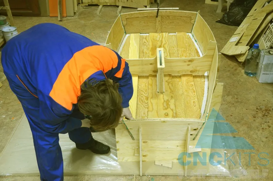 Сборка корпуса яхты Оптимист Фото 10