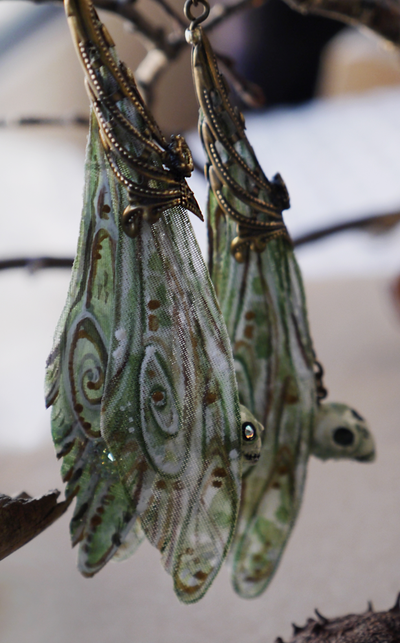 Серьги-крылья "Ветер Мглистой Гавани" из шёлка с кристаллами