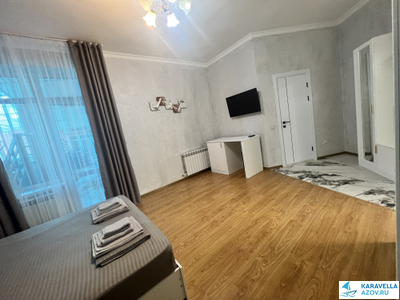 Дом на Курортной  №575  3х местный номер  2 этаж № 202 бассейн