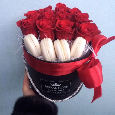 passion macaroons &amp;  roses